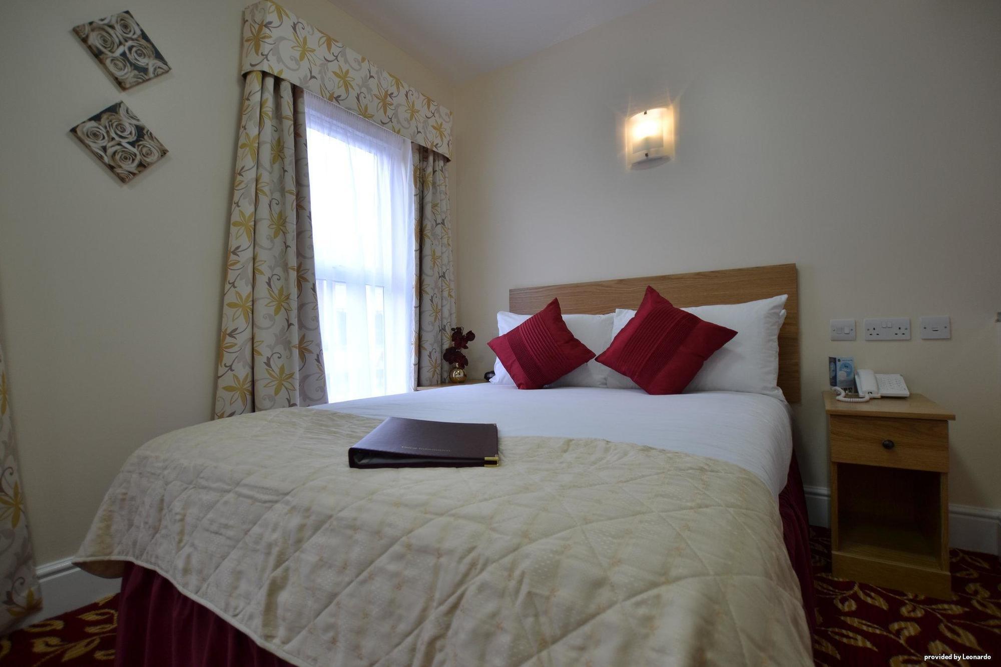 Western Greater London 3*